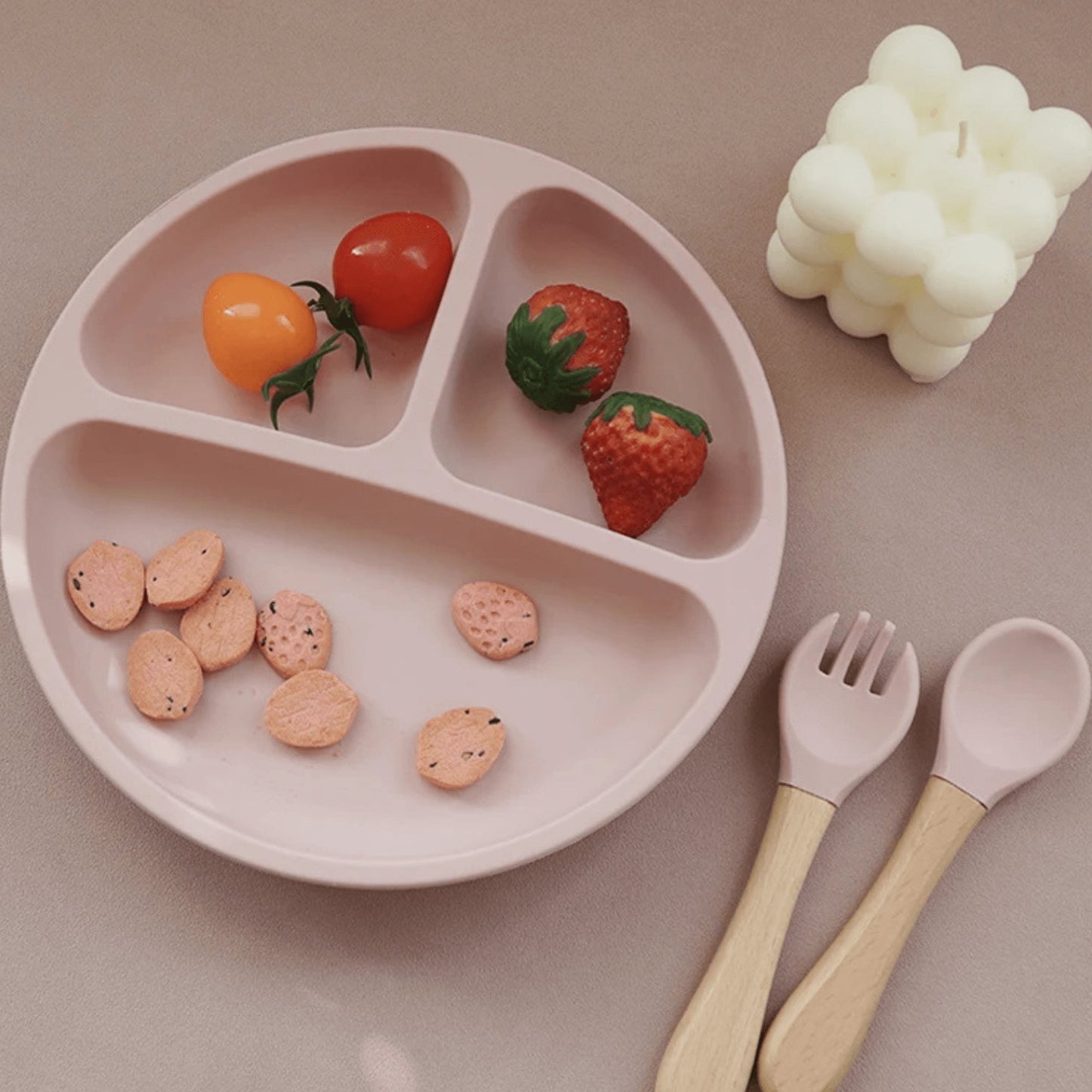 Assiette Bébé en Silicone avec Couverts | Compartimentée et Anti - Dérapante - Mini Aventurier